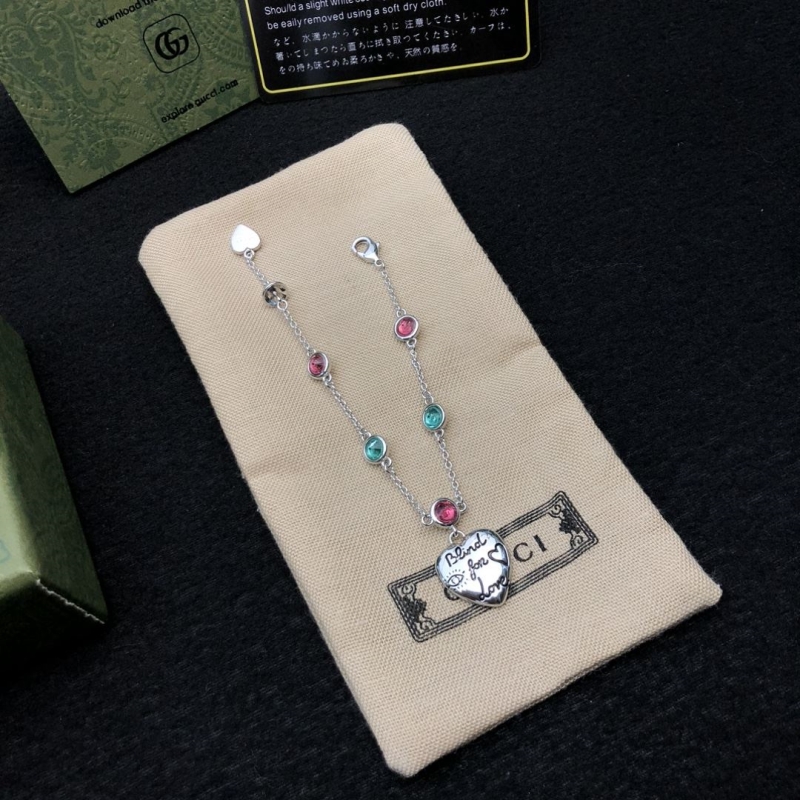 G*u*i bracelets